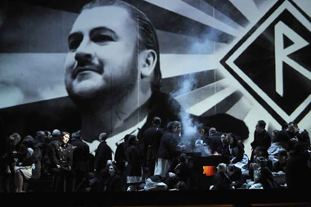 Lasse Söderstrup, Rienzi, Hitler, Philipp Stölzl, Deutsche Oper Berlin, Januar 2010, Irene, Eva Braun, Clara Petacci, Revolution, 1848, Oper, Bayreuth, Martina Welschenbach, Compact Online, Compact, Torsten Kerl, 