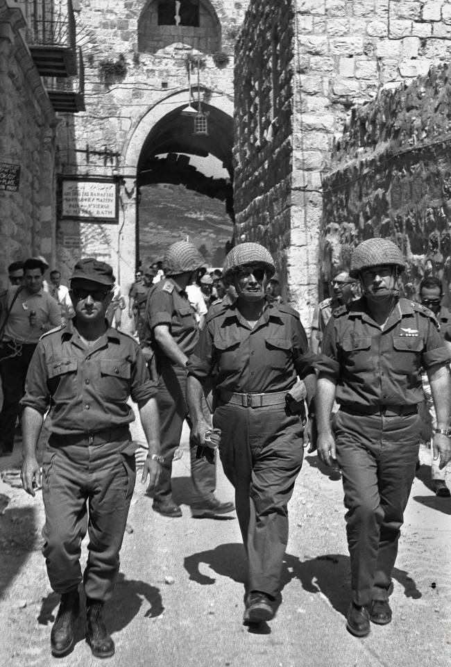 Charles Enderlin, Rückeroberung Tempelberg, religiöser Messianismus, Tempelberg, Schlomo Goren, IDF, Schofar, Rabbi Zvi Yehuda Kook, Westmauer, Klagemauer, 1967, General Uzi Narkiss, Jerusalem, Gerschon Salomon, Wahrzeichen Israels, Mosche Dayan, Altstadt Jerusalem, israelischer Sieg 1967,