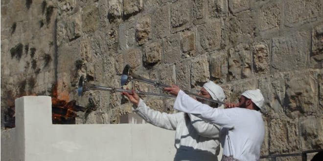 Kohanim, Altar, Dritter Tempel, silberne Trompeten, Israel, Jerusalem, Wiederaufbau, Tempel, Alexander Dugin, Multipolarismus, Multipolarität, multipolar, Eurasianismus,