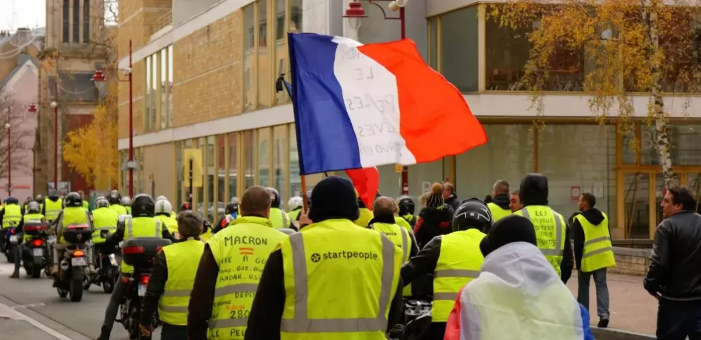 Peter Töpfer, Iurie Roşca, Dieu, libertaire, mondialistes, mondialisme, Grande Réinitialisation, transhumanisme, Christ, Satan, chrétiens, anarchiste, agnostique, idéologie, théologie, conservatisme, Lucien Cerise, matérialiste, transhumanisme, symbolisme religieux, fondamentalisme religieux,